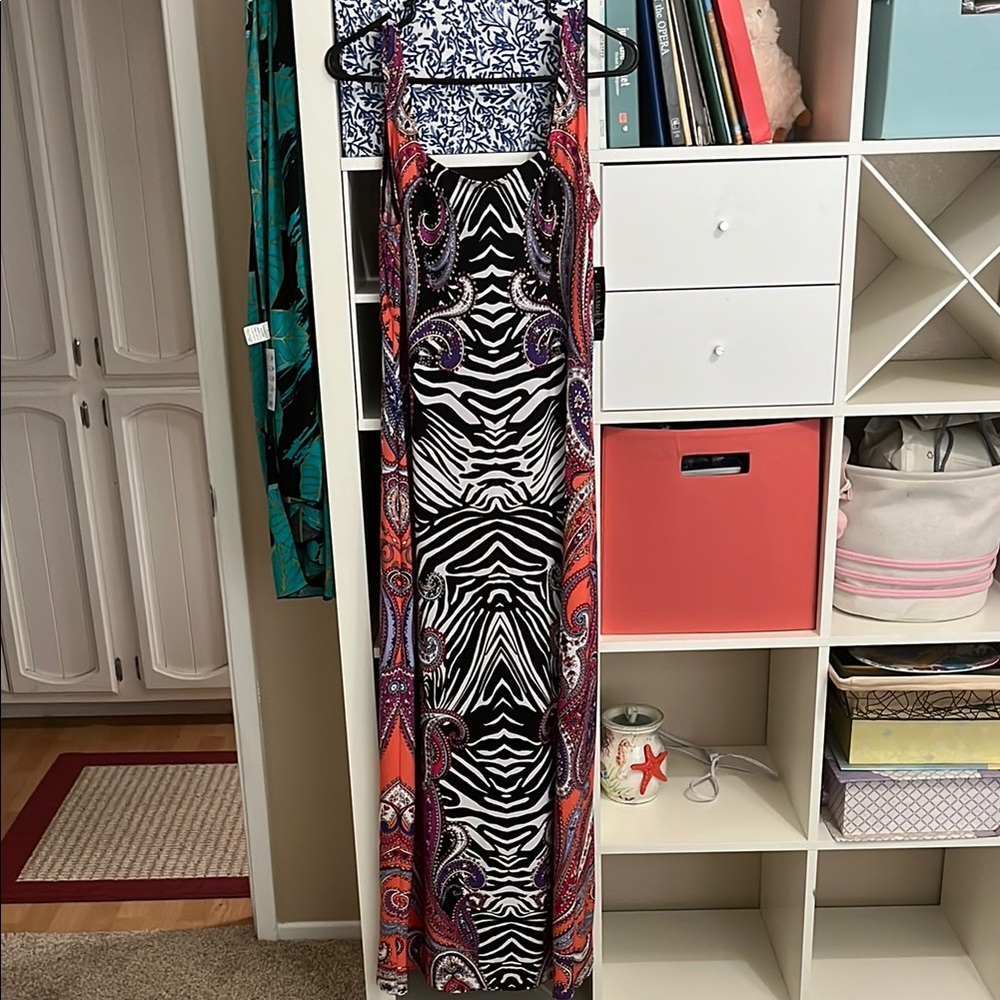 Dress - Picture 2 of 6